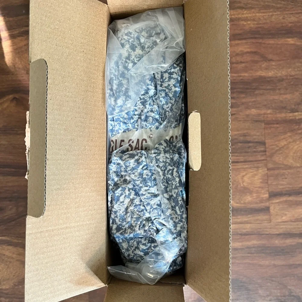 Snuggle Sac Throw Blanket - Picture 4 of 6